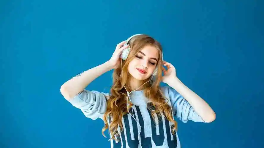 What Colour Headphones Women Should Get What Colour Headphones Women Should Get